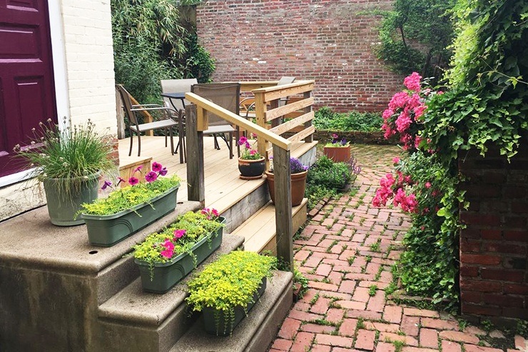 backyard apartment porch patio garden