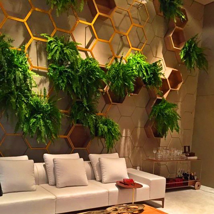 jardín de helechos en la decoración de la pared del apartamento de rejilla hexagonal