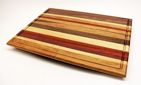 cutting board with juice grooves around the sides