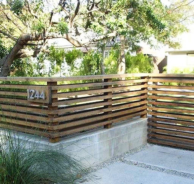 horizontal slats fence