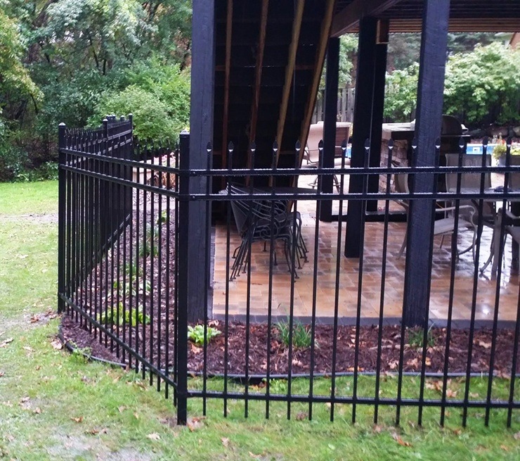 spear top ornamental steel fence