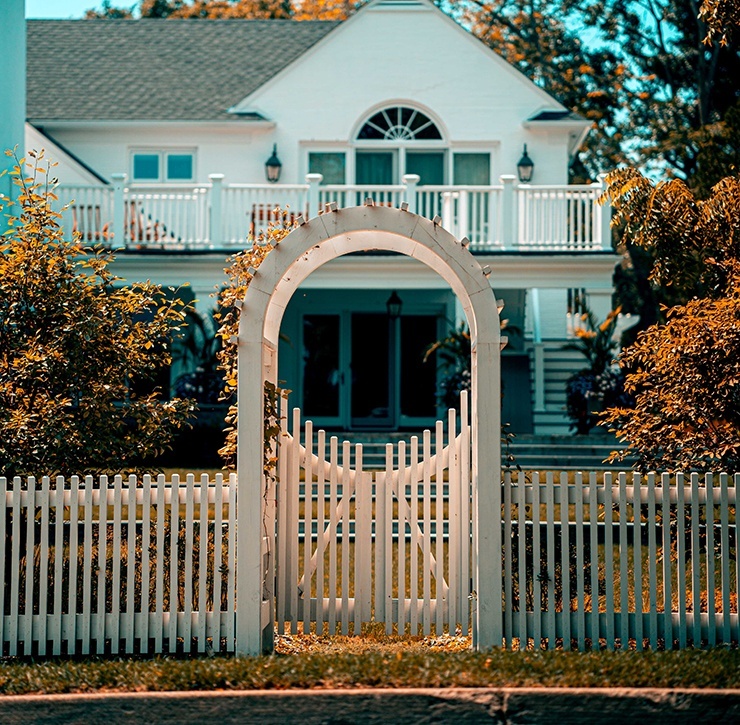 white spaced picket fence with arch top gate