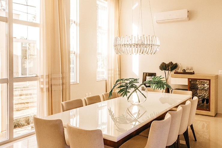 5 Clever Tips For Staging A Dining Room, How To Set A Dining Room Table For Staging