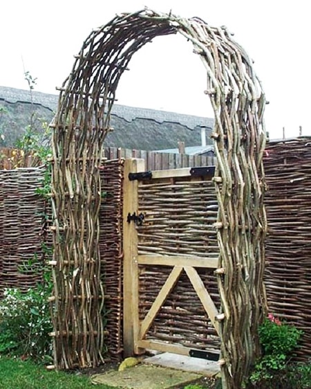 how to build a wattle fence