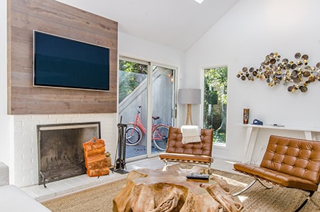 rich textures in a living room are stimulating to people that cause them to feel excited and interested while also feeling cozy