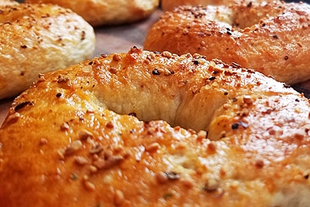 garlic bagel