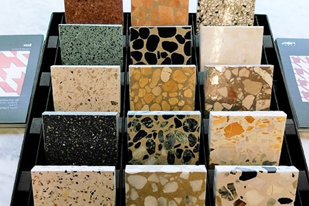 terrazzo tiles tem muitas opções de cores para designers de casa interessados