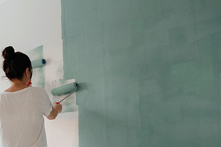 types of wall paint vary according to their sheen and eggshell paints are slightly shiny than flat paint