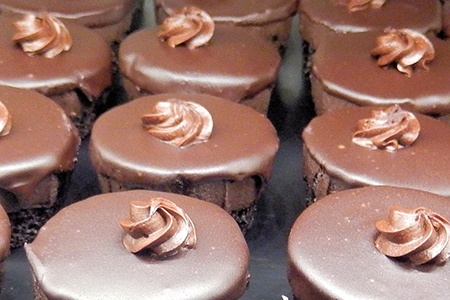 ganache, can be considered as a number-one cake frosting types for chocolate lovers