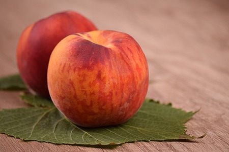 there are different types of peaches like nectarines that do not have fuzz on them