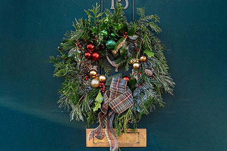 holiday wreaths are the most common types of wreath forms during the christmas