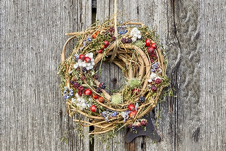 rustic wreaths are considered to be the most traditional wreath types