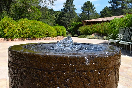 one of the most popular fountain types are nothing else than self-contained fountains