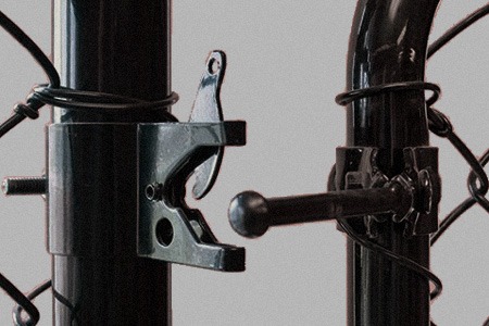 fingertip release gate latches