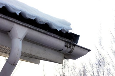 there are many types of rain gutters but the most traditional one is nothing else than half-round gutters