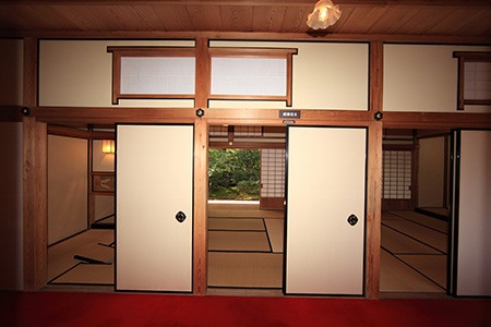 sliding doors are very similar alternatives to pocket doors