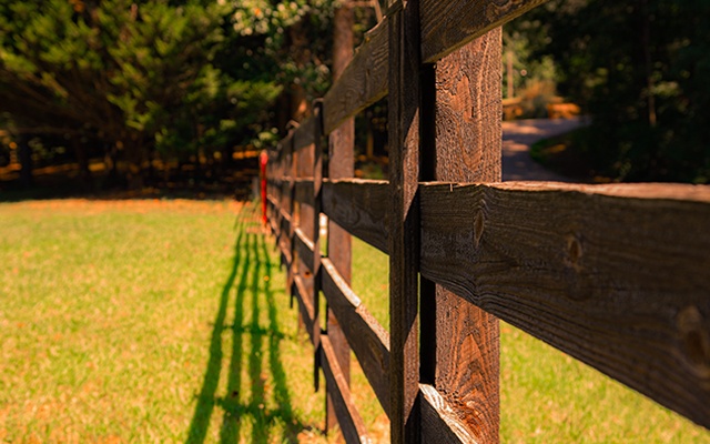 types of wood fences thumbnail