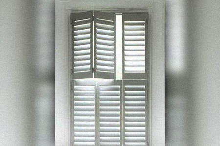 some special shutter designs, like tier-on-tier shutters, split the shutter into two half; giving the owner the freedom to open each shutters independently
