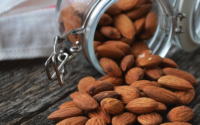 types of almonds thumbnail