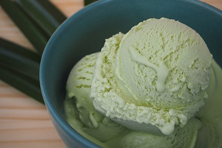if you are tired of eating same stuff all the time and wonder what to eat instead of a normal ice cream, the answer is avocado pistachio ice cream