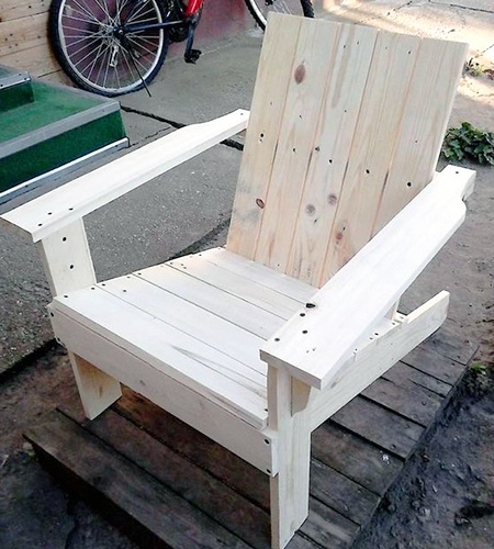 pallet adirondack chair DIY project