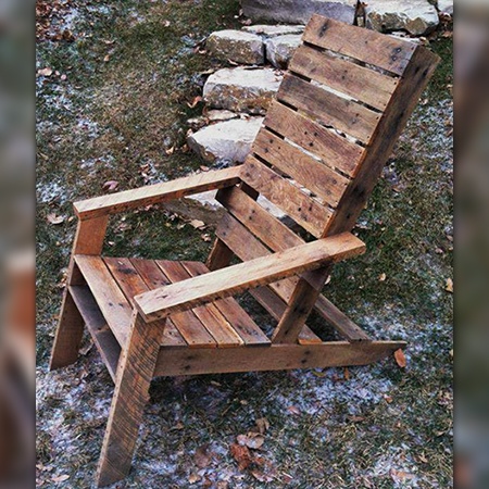 pallet chair in the adirondack style