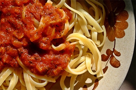 some types of pasta sauce are perfect for vegans and vegan tomato pasta sauce is an example for it