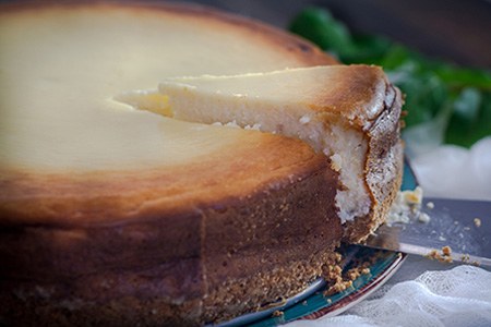 some cheesecake varieties, like chicago-style cheesecakei have soft and creamy texture on the inside