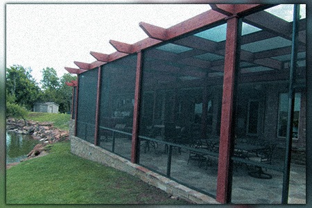 here are some advantages of pergola screening