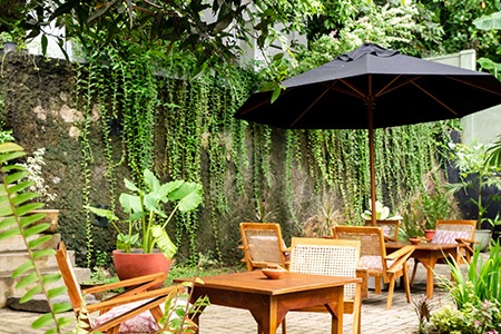 what color patio umbrella is best for sun protection? the answer is black!