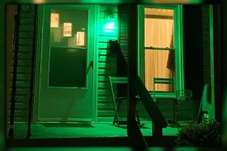 green porch light meaning