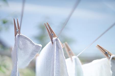 hang the laundry outdoors
