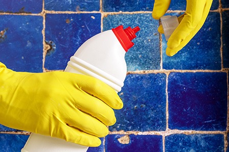 does bleach damage grout?