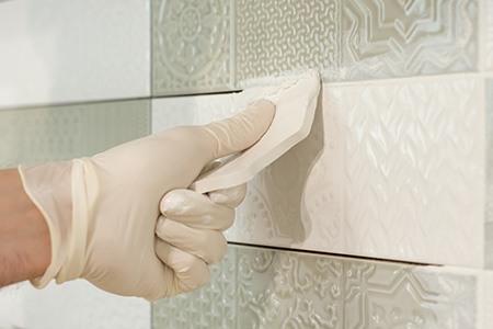 how long does it take for grout to dry on wall tiles?
