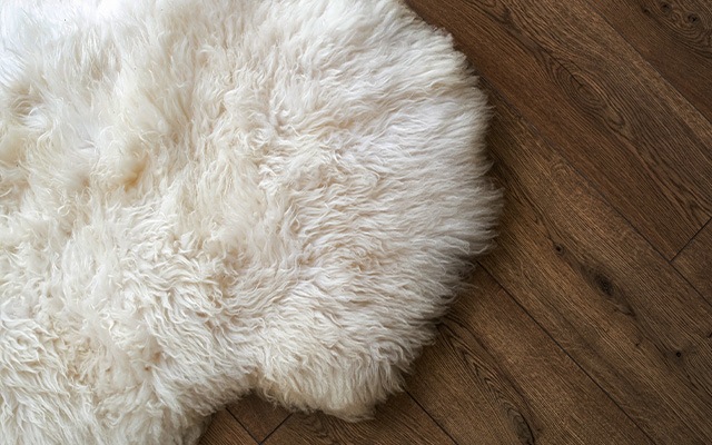 how to clean faux fur rugs thumbnail