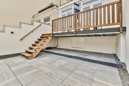 the correct deck stair width by code