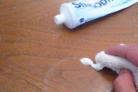 toothpaste on laminate wood floor for scratch repair