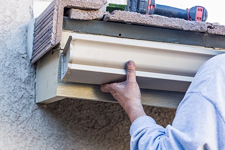 what kind of damage occurs to a house with no gutters?