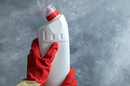 what cleaning products should i avoid mixing with bleach?