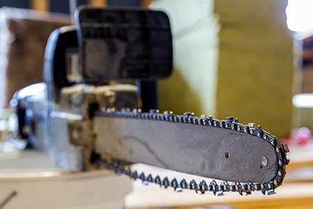 how do you know if the chainsaw chain is sharp? if not, how often should you sharpen a chainsaw? here you can learn all the necessary details on chainsaw chain sharpening