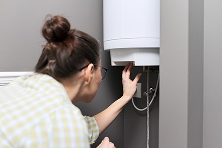 can you haul a new electric water heater on its side? what's the issue with transporting a water heater? here you can learn the details!
