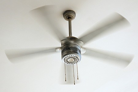 here are the common causes for when your fan makes a clicking noise