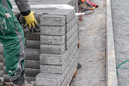 we have covered important details on how much does a concrete block weigh, here is another importat detail that covers how to work with cinder blocks
