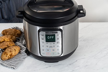 Is the bowl of the crock pot dishwashers safe? can you put a crock pot in the dishwasher? here you can learn every detail.