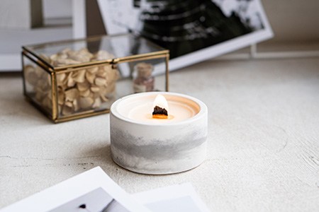 before diving into the questions like can i leave my wax warmer on overnight, here you must learn the difference between Tealights & scented candles vs. electric wax warmers